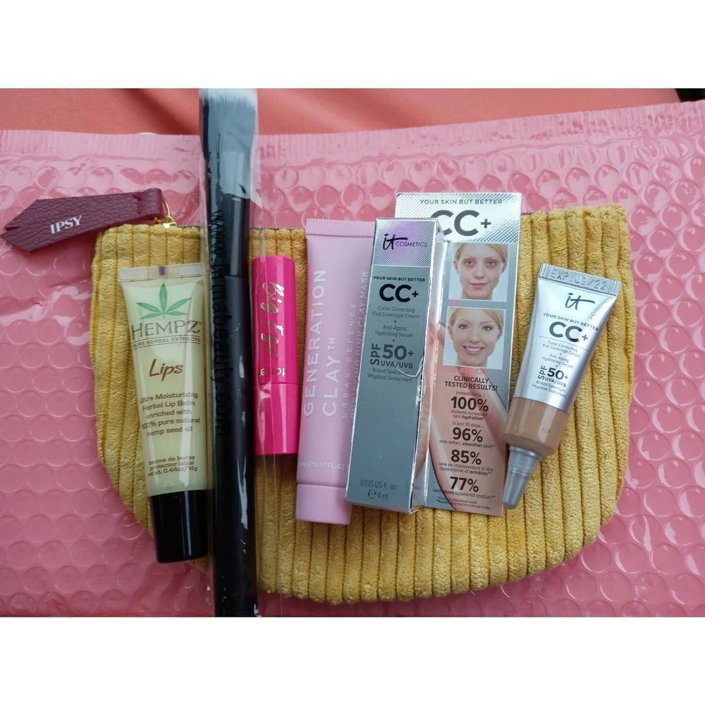 Surprise make up bundle & purse